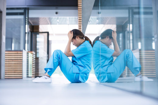 ZAPIS MEDICINSKE SESTRE, KI JE PRETRESEL SLOVENIJO Včasih celo izmeno ne grem na stranišče, saj me niti ne tišči, ker premalo pijem