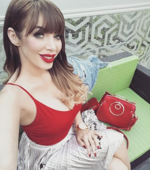 Seksbomba Mirela napredovala – poglejte, kaj je storila!