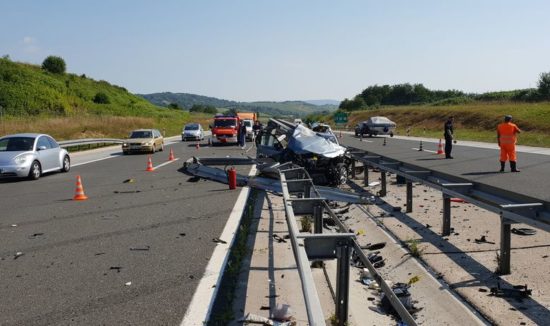 FOTO: HUDA NESREČA NA AVTOCESTI A1 Škoda popolnoma uničena, umrl slovenski državljan