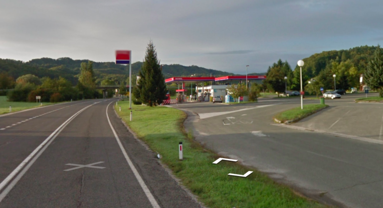 Podlehnik: na črpalki zapeljal v točilni avtomat