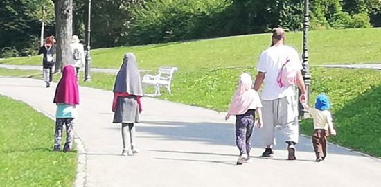 FOTO: V Ljubljani v rjuho zavite že majhne punčke!