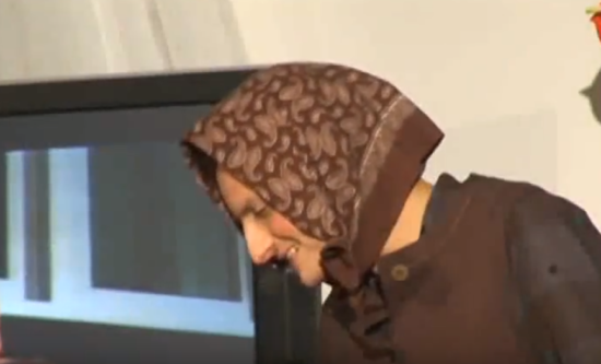 VIDEO: Marjan Šarec se je preoblekel v žensko in se delal norca iz bolezni, ki pesti starejše