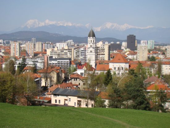 Prvi znaki krize? V Ljubljani cene nepremičnin navzdol