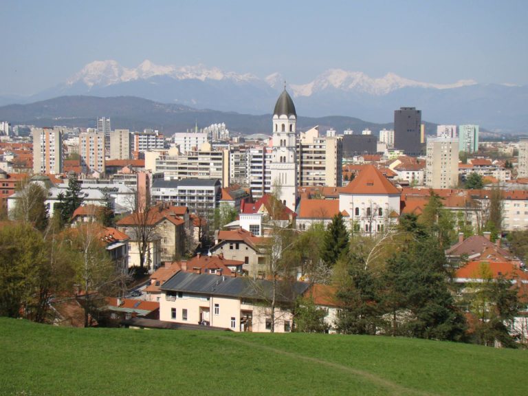 Prvi znaki krize? V Ljubljani cene nepremičnin navzdol