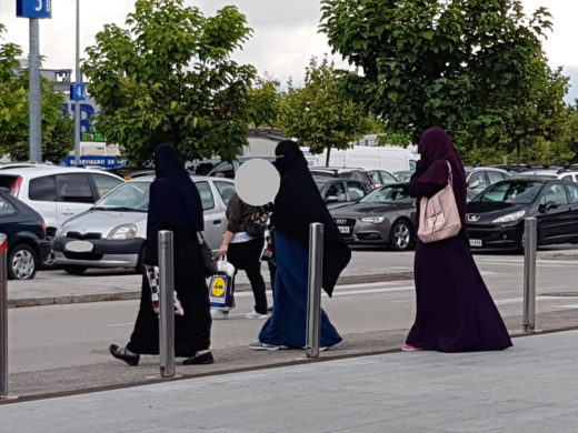 FOTO: Bralca na prvi šolski dan šokirale rjuharice: Prestrašili smo se jih