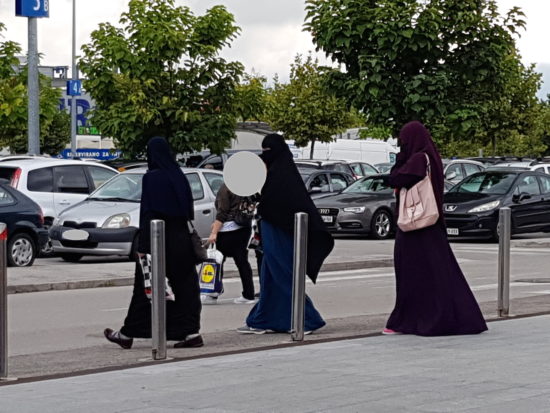 FOTO: Bralca na prvi šolski dan šokirale rjuharice: Prestrašili smo se jih