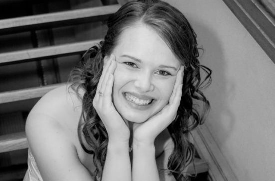 HUDA NESREČE ZAHTEVALA ŽIVLJENJE MLADE MAMICE Andreja je umrla tako rekoč na svojem dvorišču