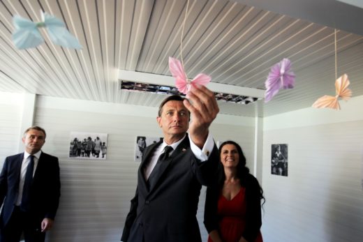 Ali predsednika Pahorja skrivnostna tožba MPZ zoper njegovega izbranca Dolenca nič ne vznemirja?