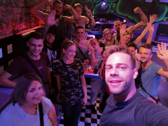 DRAMA V BARU, TEKMOVALCI MNOŽIČNO ZAPUŠČAJO ŠOV Izpadli tekmovalec namignil, da se bo Bar končal že ta teden!?