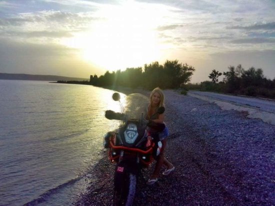 FOTO: GANLJIVO SLOVO OD MLADE MOTORISTKE Počivaj v miru bučka moja, ne morem razumet