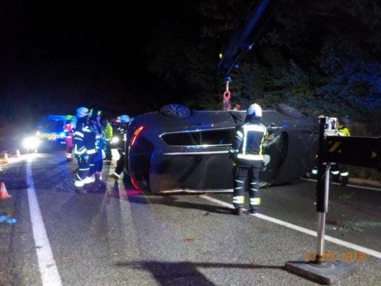 FOTO: Popolna nočna zapora ceste št. 444: zapeljal preblizu robu in umrl