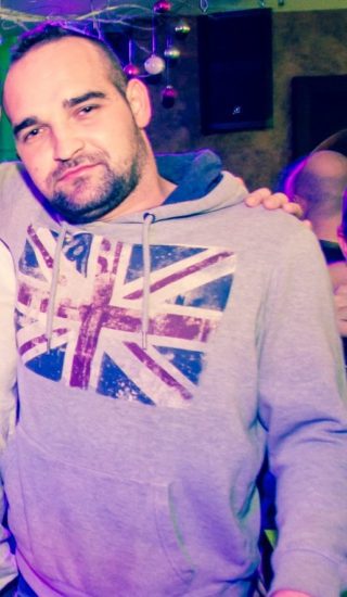 JE POLICIJA NAVIJAČA VIJOLIČNIH PRETEPLA DO SMRTI? Darko poklical policiste in umrl