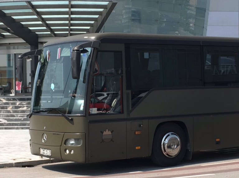 FOTO: So Slovenski vojski ukradli avtobus in pobegnili na nakupovanje?!?