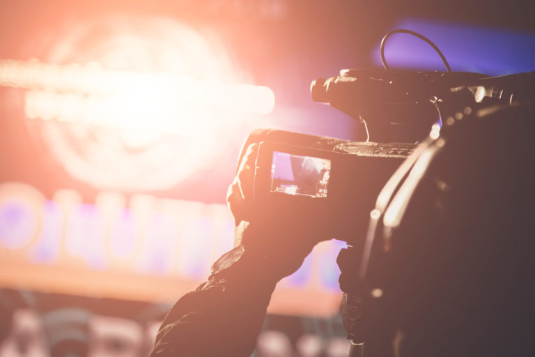 EUGENIJA CARL VPLETENA V NOV INCIDENT Tokrat nad RTV Slovenija finančna uprava