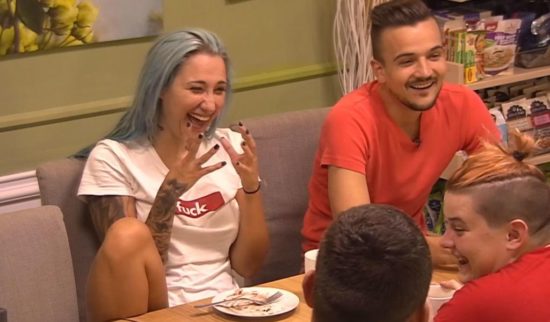 RAZKRITJE V BARU Je bil na obleki madež od sperme?