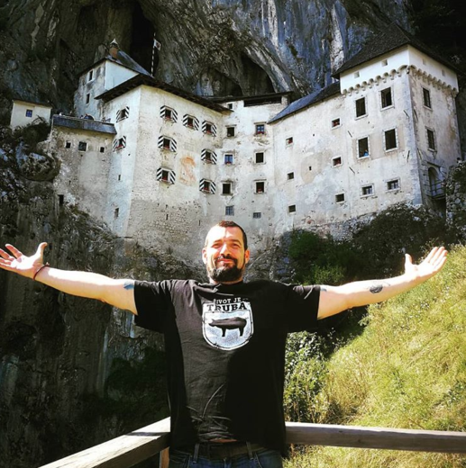 Nas bo sosed, ki obožuje Slovenijo, navdušil?