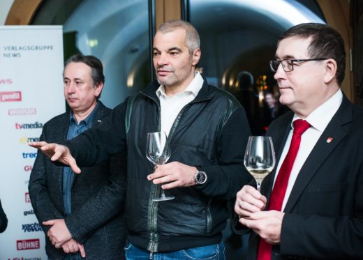 Uničujoči odzivi na županskega kandidata, ki naj bi ga podprli Cerarjevi: ob ženi 30 let mlajša ljubica, milijonski dolgovi, ugriznil je neposlušnega podrejenega