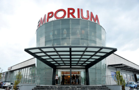 ZANESLJIV VIR: NAKRADEL ZA ČETRT MILIJONA BOSS OBLEK: V trgovini Emporium varnostnik kradel kot sraka?!