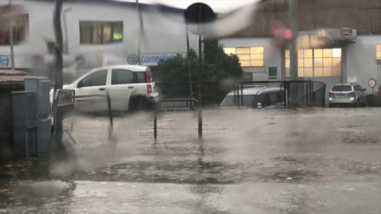 VIDEO: NE LE NEURJE, TUDI SNEG! Umrlo najmanj sedem ljudi, na štiri osebe je padlo drevo