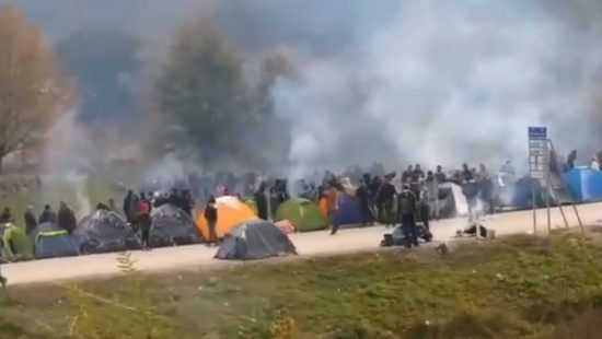 VIDEO: Meja s Hrvaško: Migranti prebili policijsko blokado