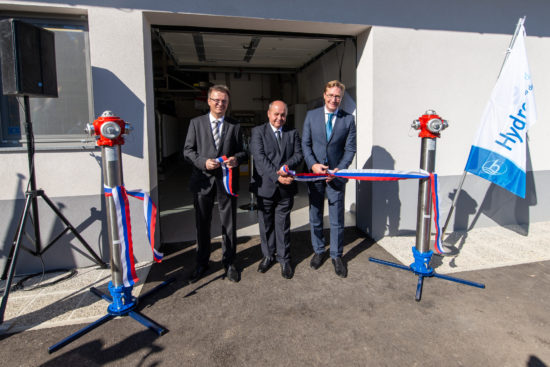 To pa ni prav pogosto: Župana namesto s šampanjcem nazdravila s svežo vodo