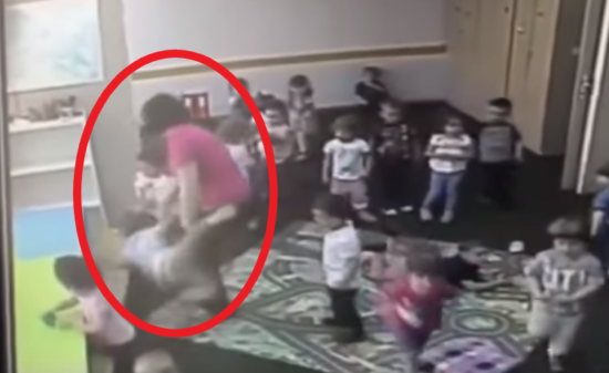 VIDEO: Nov škandal v vrtcu: Poglejte, kako je vzgojiteljica obračunala z malčkom!