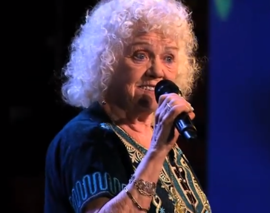 VIDEO – TO MORATE VIDETI!: Žirijo očarala 81-letna prababica, dobila je zlati gumb!