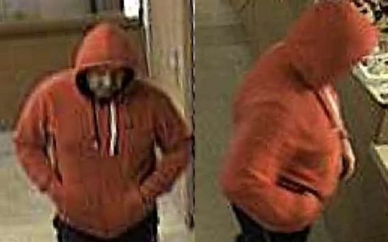 GA PREPOZNATE? V prostore je vstopil s pištolo