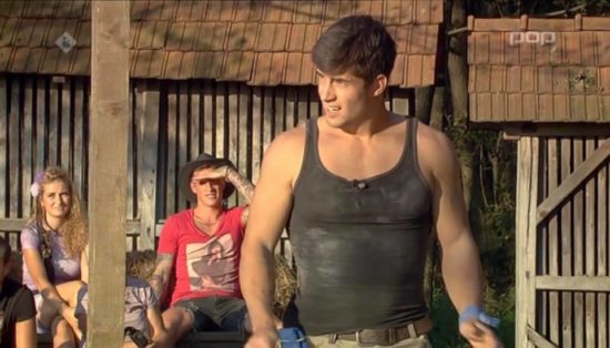 Lepotec na kmetiji ostal brez besed, ko je oče našteval, kdo vse je umrl…