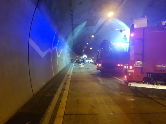 TO SO POSLEDICE HUDE NESREČE NA PRIMORSKI AVTOCESTI Vozniki se niso odmikali intervencijskim vozilom