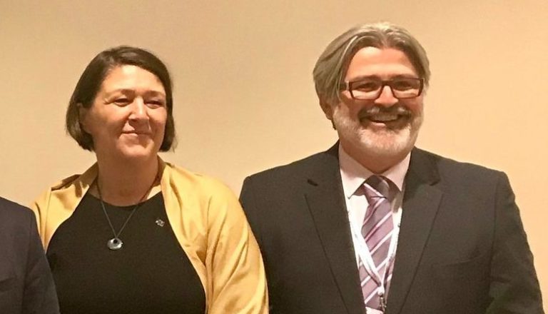 EU tega še ni videla! Obtožnica, ker je osumljen goljufije na škodo EU pravnomočna, pričenja se sojenje, evropska komisarka Bulčeva pa ga promovira!