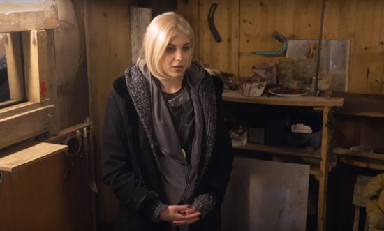 VIDEO: AMANDA SPRAVILA SLOVENCE V JOK Dedek si je odprl zadrgo, prijel je rokice in si jih položil na izboklino v hlačah