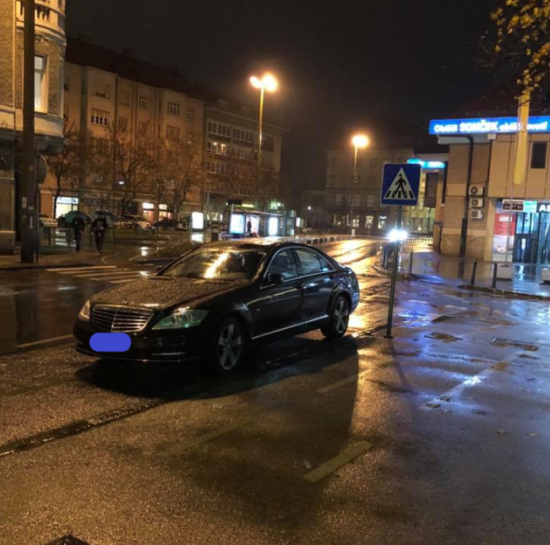 FOTO-DOKAZ: Škandal! Kandidat za župana Maribora Arsenovič svoj avto parkiral kar sredi prehoda za pešce?!