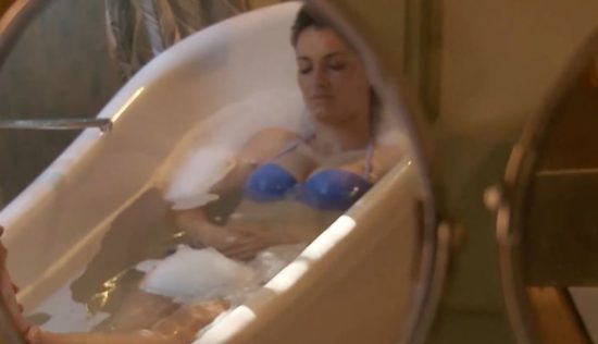 NA KMETIJI SE OČITNO SEKSA, TUDI ČE SI V VEZI Franka presenetila s povabilom v trojčka