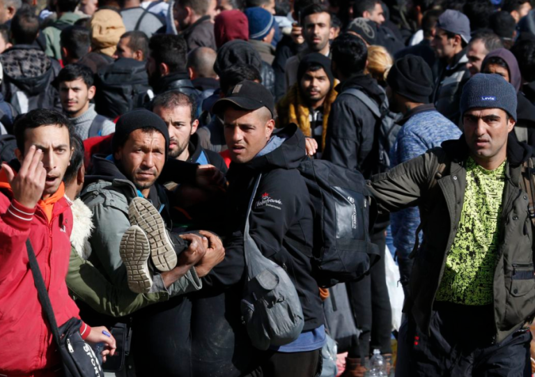 Po ugrabitvi v Beli krajini migranti pustošili še v Jakšičih! Slovenijo pa menda čaka nov val