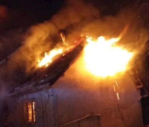 Ponoči zagorel traktor, v hlevu pa 144 glav živine