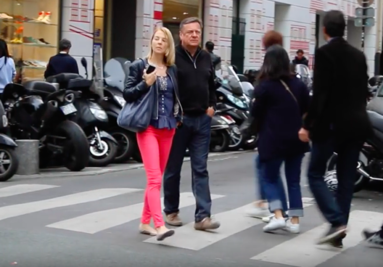 FOTO: Poglejte, kako se je Mija po aferi, ko je bil ljubljanski župan z mlajšo ujet v Parizu, oklepala Zorana Jankovića, ob tem pa se še zagovorila!