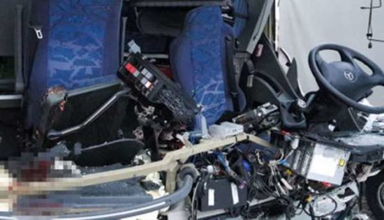 NESREČA ŠOLSKEGA AVTOBUSA En mrtev, več otrok ranjenih