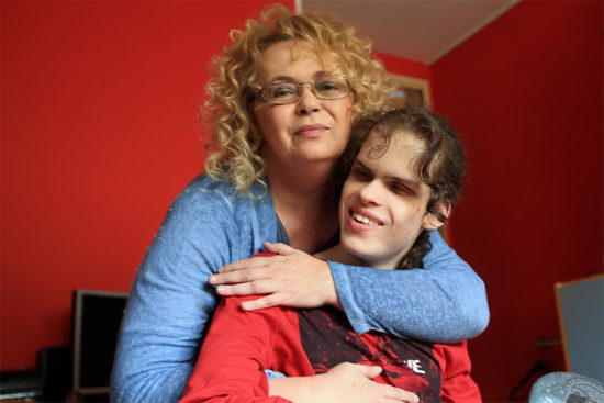 MAMA SLEPEGA FILIPA DOŽIVELA ŠOK Državi mora plačati več tisoč evrov, ker je hotela pravico