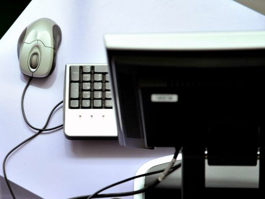 Puščate priklopljen računalnik? Zgodi se vam lahko tole, sredi noči so potrebovali gasilce