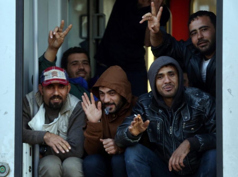 Vdor ilegalnih migrantov se nadaljuje: Poglejte, koliko jih je v prazničnih dneh zaprosilo za mednarodno zaščito!