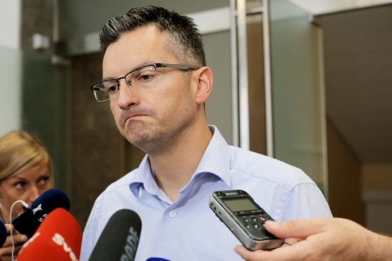 ZA PRAZNIKE BOSTE JOKALI Šarčeva vlada zatajila, nihče ne ve kako bo preživela družina s sedmimi otroki