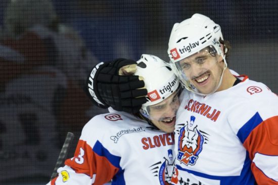 KONEC KARIERE Kopitar obesil drsalke na klin