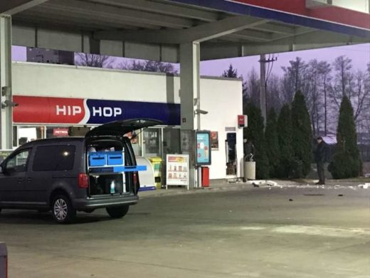 VIDEO: NA BENCINSKI RAZSTRELILI BANKOMAT Od njega je ostala le luknja