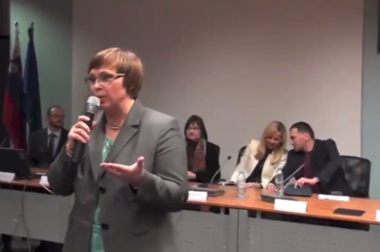 VIDEO: Prisluhnite, kaj je o uporabi trojanskih konjev v policiji Nataša Pirc Musar spraševala novo generalno direktorico policije