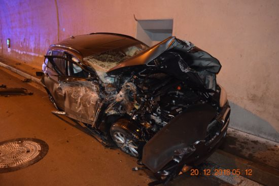 VIDEO: BMW odbilo 6 metrov visoko, posnetek je naravnost grozljiv!