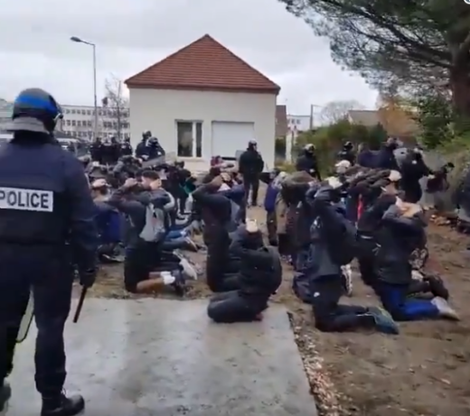 VIDEO: Poglejte, kako so oboroženi policisti v Franciji aretirali učence, ki so izrazili svoje nezadovoljstvo z izobraževalno reformo!