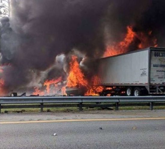 GROZLJIVI PRIZORI S AVTOCESTE Umrlo sedem ljudi, tudi otroci