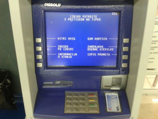 Bolgara vlamljala v bankomate