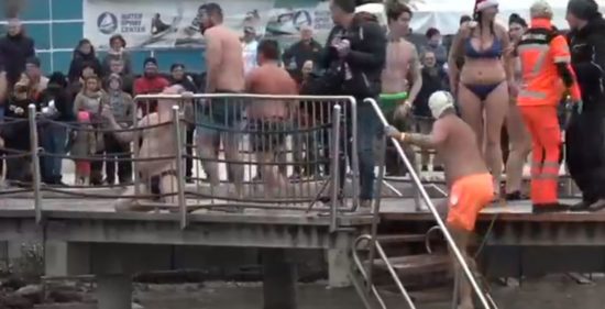 VIDEO: PRIZORI IZ PORTOROŽA, OB KATERIH VAM BO ZASTAL DIH Najprej se je oprijel ograje, nato pa se zgrudil